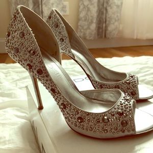 Aldo silver peep toe pumps